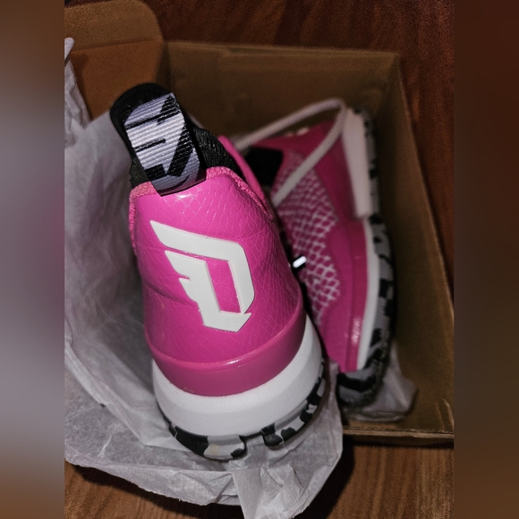 D Lillard 1 Basketball shoes - Picture 2 of 3